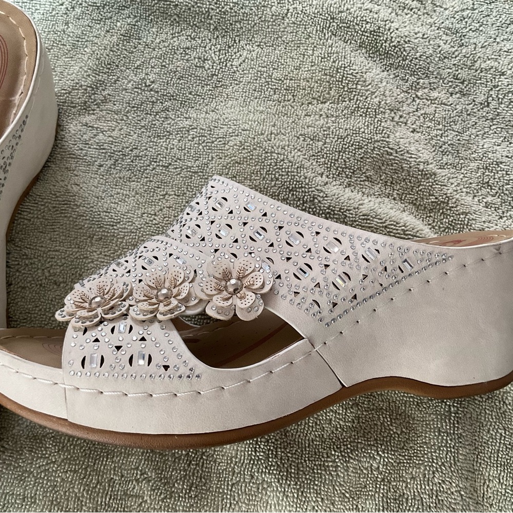 Women’s sandals